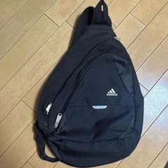 adidas スリングバッグのサムネイル