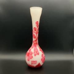 ドーム・ナンシー カメオ彫りの花瓶 白地にピンクのお花 アールヌーヴォー ドーム・ナンシー カメオ彫りの花瓶 白地にピンクのお花 アール