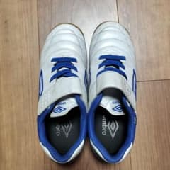 Umbro Umberto サッカーシューズ ホワイト/ブルー 20センチのサムネイル