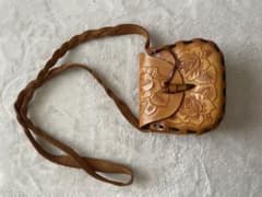 ハンドメイド　レザー彫刻ショルダーバッグのサムネイル