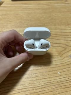 Apple AirPods 第二世代 本体 充電ケース付きのサムネイル