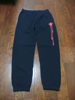 king gnu スウェットパンツ　L　黒　赤　2023 完売品　ツアーグッズ king gnu スウェットパンツ L 黒 赤 2023 完売品 ツアーグッズ - メルカリ