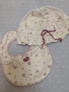 Lulu Lullabyルルララバイ　花柄ベビー帽子とビブセット 44-48cmのサムネイル