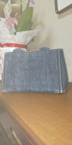 PRADAトートのサムネイル