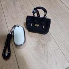 黒ミニバッグとキーホルダーセットのサムネイル