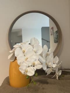 白い胡蝶蘭の造花のサムネイル