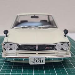 スカイライン GT-R 完成品 プラモデル 1/24 エンジン付　箱スカのサムネイル