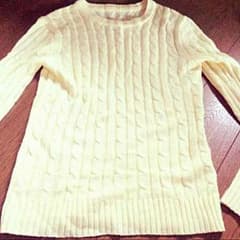 白ニットのサムネイル