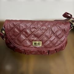 美品　キルティング ショルダーバッグ ボルドーのサムネイル