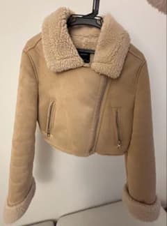 Bershka ショート丈シェルパコート ベージュのサムネイル