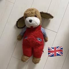 犬のぬいぐるみ 赤いオーバーオール チェック柄　グレートブリテン　イギリス製 犬のぬいぐるみ 赤いオーバーオール チェック柄 グレートブリテン