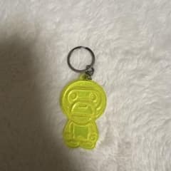 A BATHING APE アクリルキーホルダー ネオンイエローのサムネイル