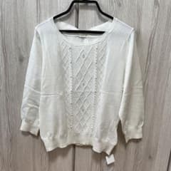 新品タグ付き パターンフィオナ　パール調ビジューニット ホワイトのサムネイル