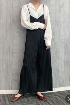 【美品】ローリーズファーム⭐プリーツキャミサロペットのサムネイル