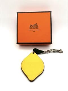 シ*ナ様 刻印あり！HERMES レモンモチーフ バッグチャームのサムネイル