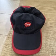 Yum!のロゴ入りキャップのサムネイル