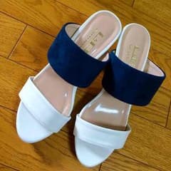 はるか様専用！！今季♡ホワイトネイビーサンダルのサムネイル