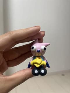 ピンクのキャラクター フィギュアのサムネイル
