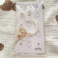 【新品】　ミッフィー miffy アクリルカラビナチャーム　ホワイトのサムネイル
