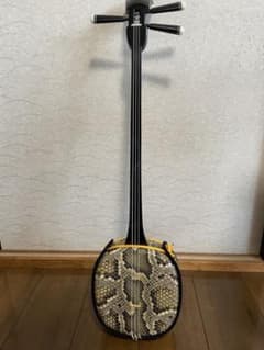 沖縄三線 本体 ハードケース付き - メルカリ