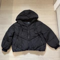 ダウンジャケットZARA フード付き ブラック Mのサムネイル