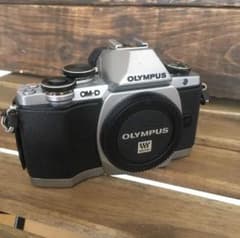 OLYMPUS OM-D E-M10 レンズありのサムネイル
