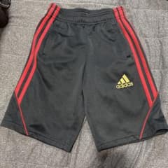 adidas ハーフパンツ ブラック レッド 120cmのサムネイル