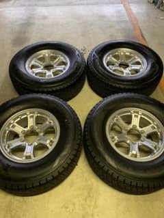 265/70R16 冬タイヤホイール4本セットバリ溝ほぼ新品　2017製のサムネイル