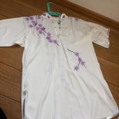 ホワイト 花柄刺繍 チャイナドレス・太極拳・中国武術のサムネイル