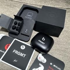 Beats FRGMT ブラック イヤフォン 本体のサムネイル