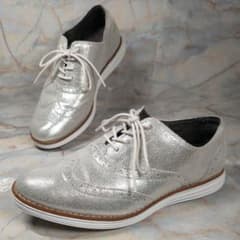 COLE HAAN シルバー ウィングチップ シューズ 23.5㎝ - メルカリ