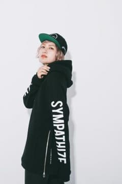 LILWHITE パーカーのサムネイル