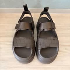専用☆UGG ゴールデングロウ エンボストサンダル 23センチ 2026新作