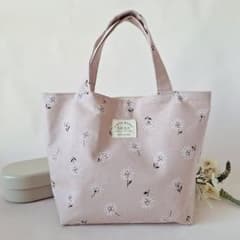 くすみピンクのレースフラワー　ミニトートバッグ　ランチバッグ　ハンドメイド