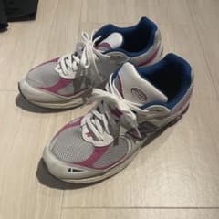ニューバランス　2002rのサムネイル