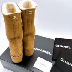 未使用級‼️ CHANEL シャネルブーツ　希少　ベージュ ムートンブーツ　38 未使用級‼️ CHANEL シャネル 希少 ベージュ ムートンブーツ 38 - メルカリ