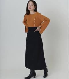tinajojun 飾り釦付きニットのサムネイル