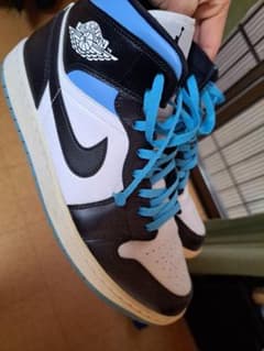 NIKE ナイキ WMNS Air Jordan 1 Midのサムネイル