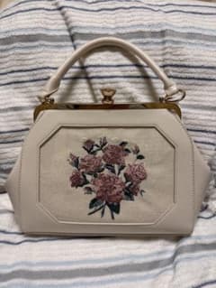 ブーケ刺繍ワイドがま口バッグ an another angelus - メルカリ an another angelus ブーケ刺繍ワイドがま口バッグ