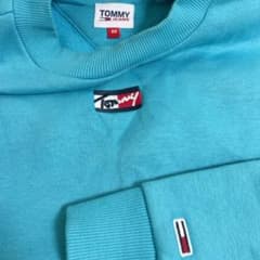 TOMMY JEANSトレーナー　ショート丈で可愛いのサムネイル