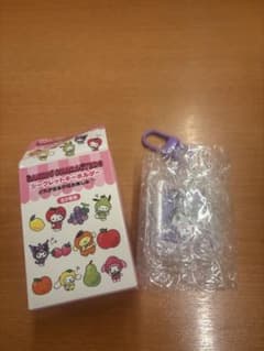 サンリオキャラクター フルーツストラップ 紫