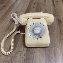 ダイヤル式電話 クリーム色のサムネイル