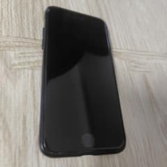 iPhoneSE(第三世代) 本体のみ ブラック(64GB 機能不良なし)のサムネイル