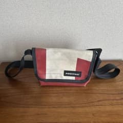 FREITAG ショルダーバッグ 赤/白のサムネイル
