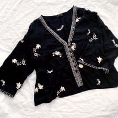 ZARA サテン　トップス　刺繍のサムネイル