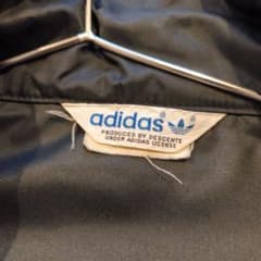 90年代　adidas ナイロンジャケット ブラック レッド　デサント社のサムネイル
