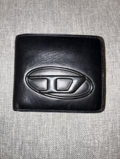 DIESEL 二つ折り財布 ブラック ロゴのサムネイル