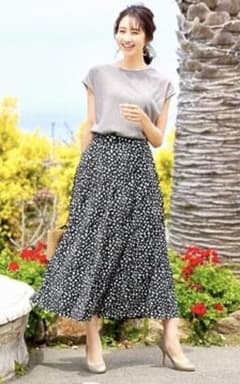 オンワード　小花柄ロングスカートのサムネイル