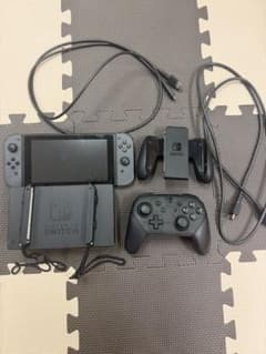 【極美品】【箱付】Nintendo Switch 本体 グレー プロコン付きのサムネイル