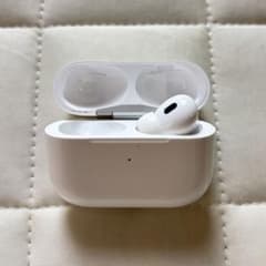 Apple AirPods Pro 第2世代 本体＆右耳のみのサムネイル
